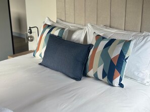 1 bedroom, iron/ironing board, WiFi, bed sheets - Cozy 1-bedroom apartment at the pleasant Lineal in Sandton with AC (Sandton)
