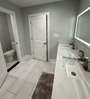 Bathroom - 240 Cozy-Getaway Just Minutes Away From Downtown ATL (Atlanta)