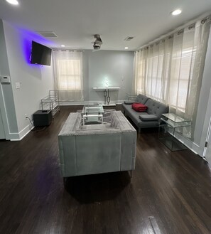 Living area - 240 Cozy-Getaway Just Minutes Away From Downtown ATL (Atlanta)
