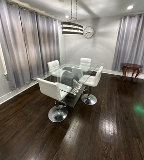 Dining - 240 Cozy-Getaway Just Minutes Away From Downtown ATL (Atlanta)