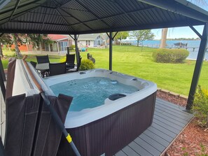 Terrace/patio - Roomy  4 bedroom 2 bath home on the riverwith a hot tub. Peacefully beautiful. (Marine City)