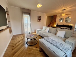 TV - Villa Desbrulys - Maison de ville pour 6 personnes - Terrasse - Climatisée (Brive-la-Gaillarde)