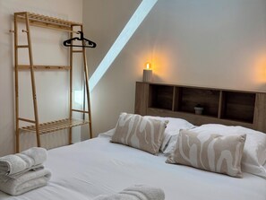 3 bedrooms, iron/ironing board, travel cot, WiFi - Villa Desbrulys - Maison de ville pour 6 personnes - Terrasse - Climatisée (Brive-la-Gaillarde)