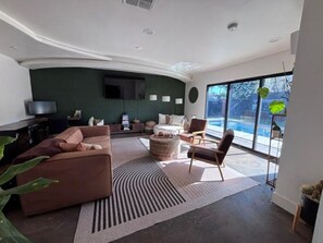 Smart TV - Centrally Located, Spacious, Dog Friendly Private Pool Oasis - Perfect Getaway! (Phoenix)