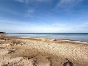 Beach - Burns No.8 - Cottage on the Bay (Kewadin)
