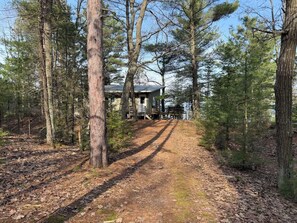 Exterior - Burns No.8 - Cottage on the Bay (Kewadin)