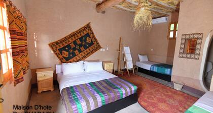 Room in a farmhouse with terrace and garden in the heart of the palm grove