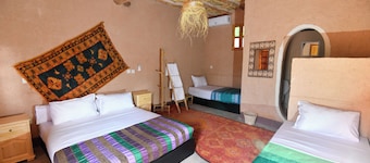 Room in a farmhouse with terrace and garden in the heart of the palm grove
