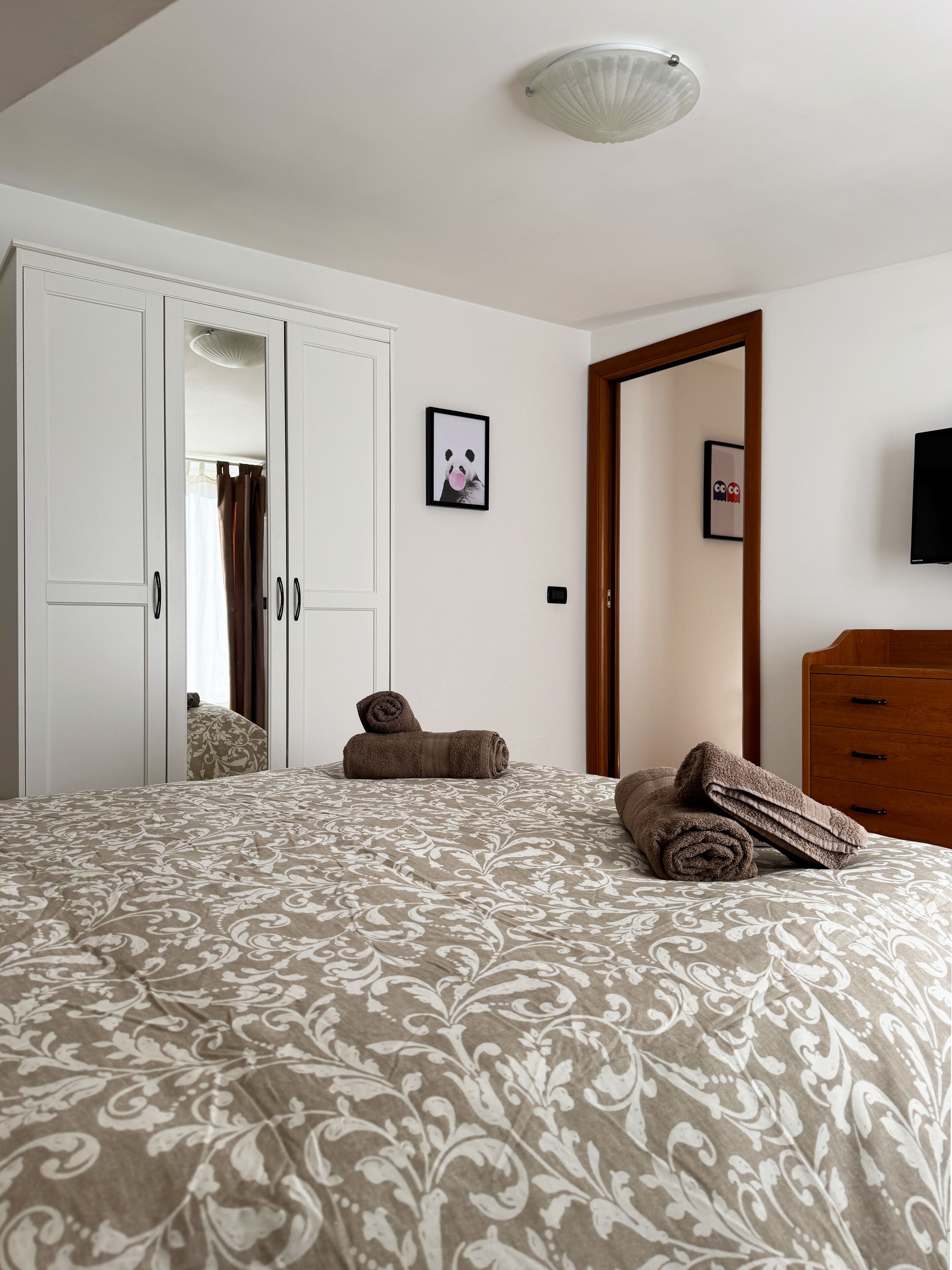 3 bedrooms, in-room safe, desk, iron/ironing board
