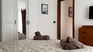 3 bedrooms, in-room safe, desk, iron/ironing board
