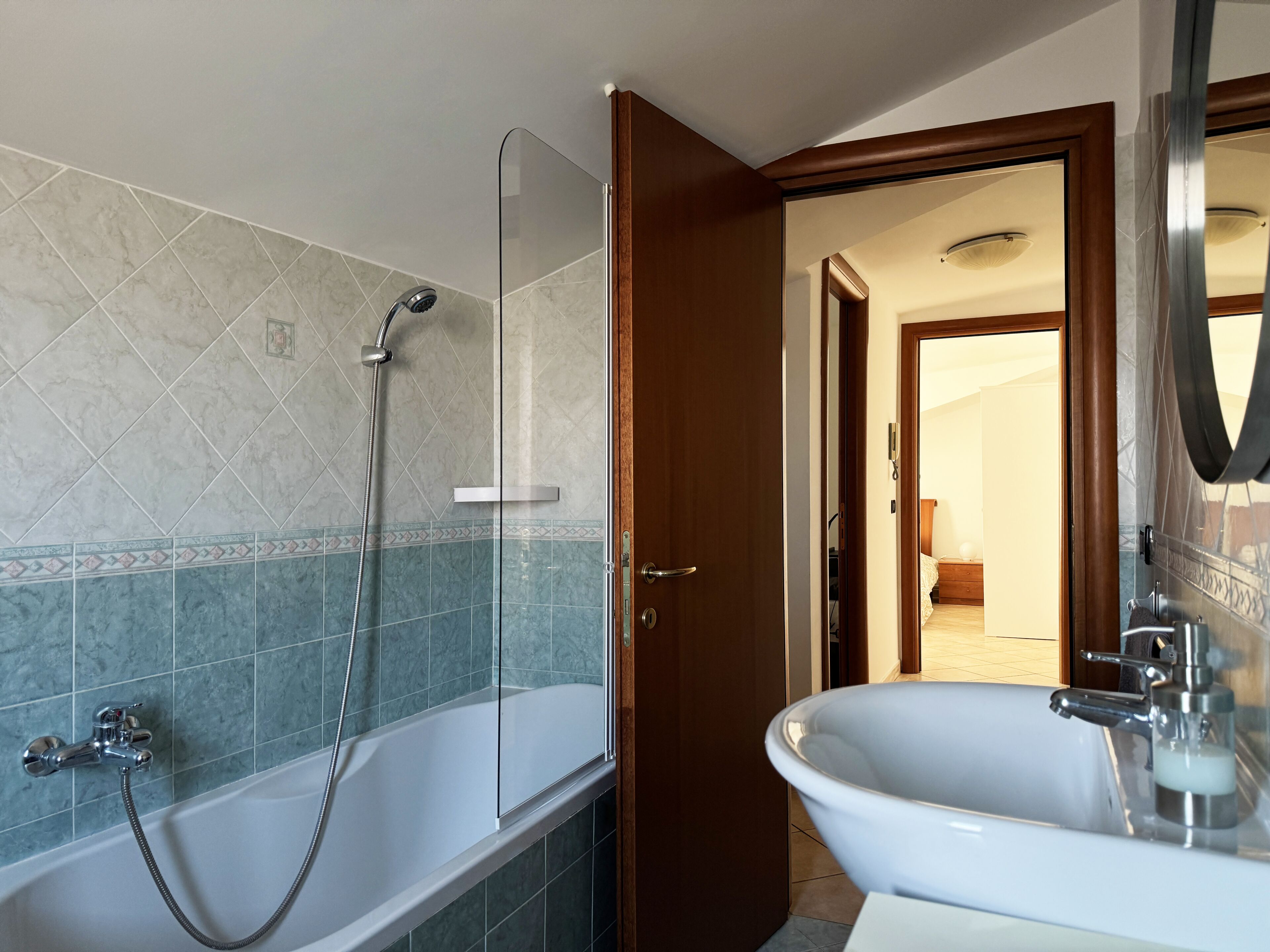 Doccia, asciugacapelli, bidet, asciugamani