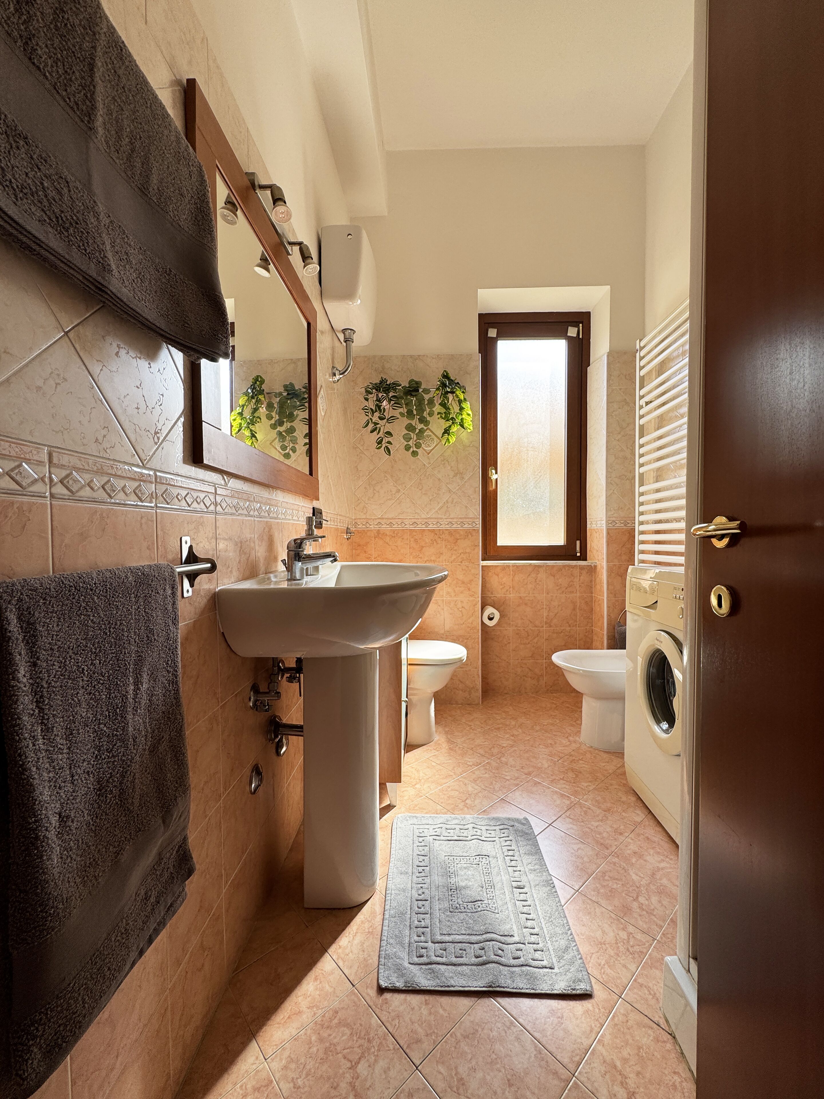 Dusche, Haartrockner, Bidet, Handtücher