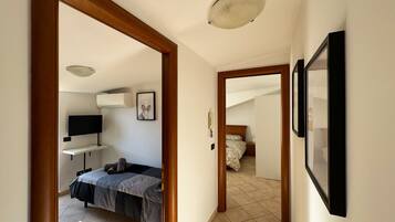 3 bedrooms, in-room safe, desk, iron/ironing board