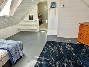 4 bedrooms, iron/ironing board, free WiFi, bed sheets - Walk to Town 4BR, 200yr old home! #1 (Brunswick)