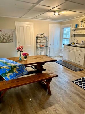 Dining - Walk to Town 4BR, 200yr old home! #1 (Brunswick)