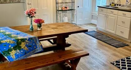Walk to Town 4BR, 200yr old home! #1