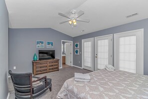 4 bedrooms, free WiFi - 4-bedroom townhome in Garden City Beach close to beach access with private pool (Murrells Inlet)