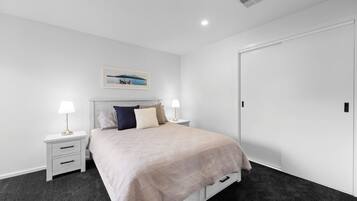 Desk, travel cot, WiFi, bed sheets