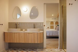Iron/ironing board, travel cot, WiFi, bed sheets - Villa Seventy, an enchanting retreat on the Côte de Lumière (Les Sables-d'Olonne)