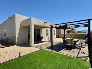 Outdoor dining - Desert Greens Getaway (Las Cruces)