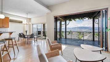 Rumah, balkon, pemandangan gunung | Interior