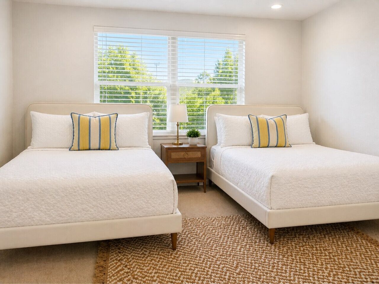 3 bedrooms, desk, iron/ironing board, travel crib