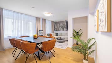 Familienapartment, Blick auf den Innenhof | Speisen