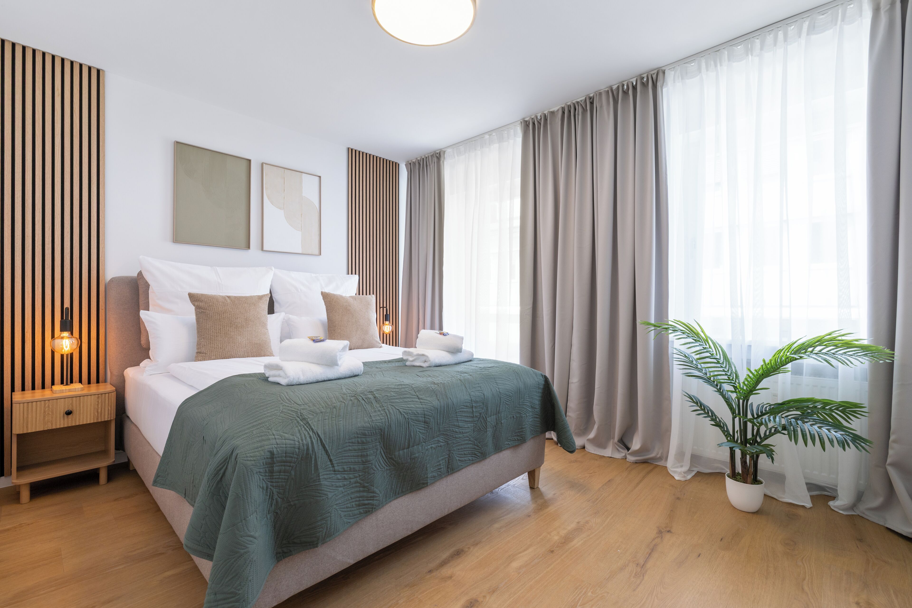 Laptop workspace, blackout curtains, iron/ironing board, free WiFi