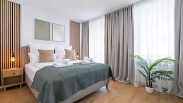 Laptop workspace, blackout curtains, iron/ironing board, free WiFi