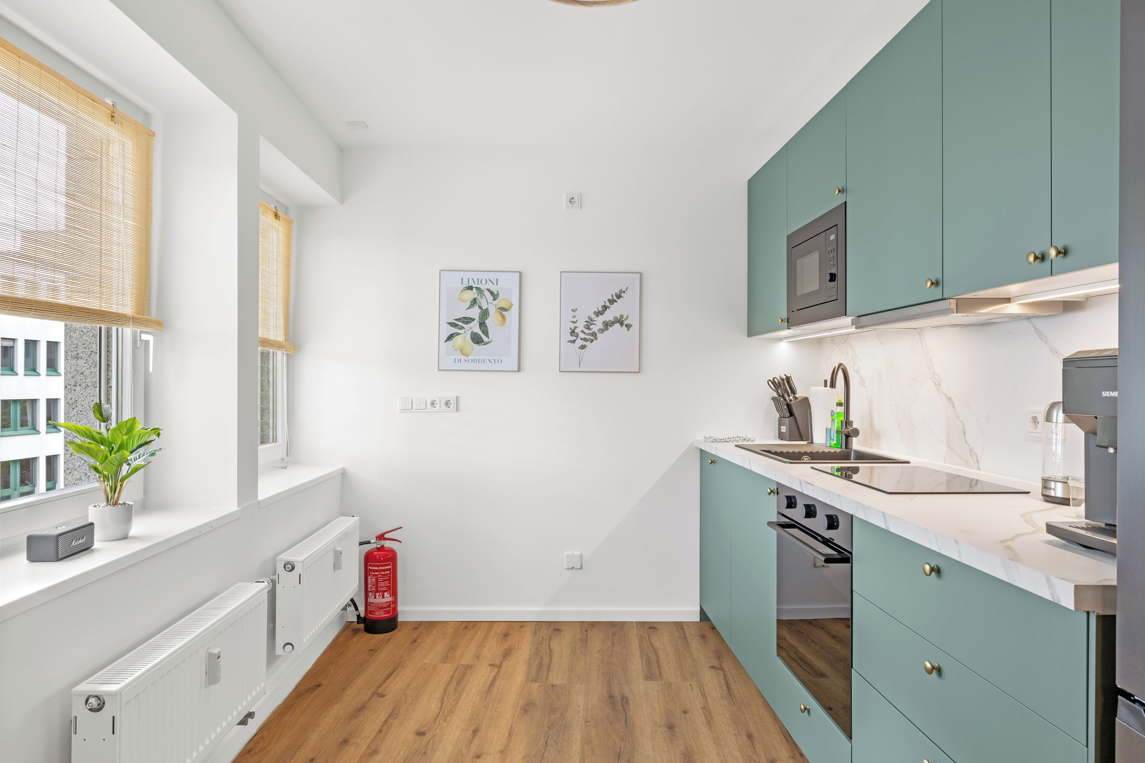 Comfort appartement, uitzicht op de stad | Privékeuken | Een koelkast met diepvriezer, een microgolfoven, een oven, een kookplaat