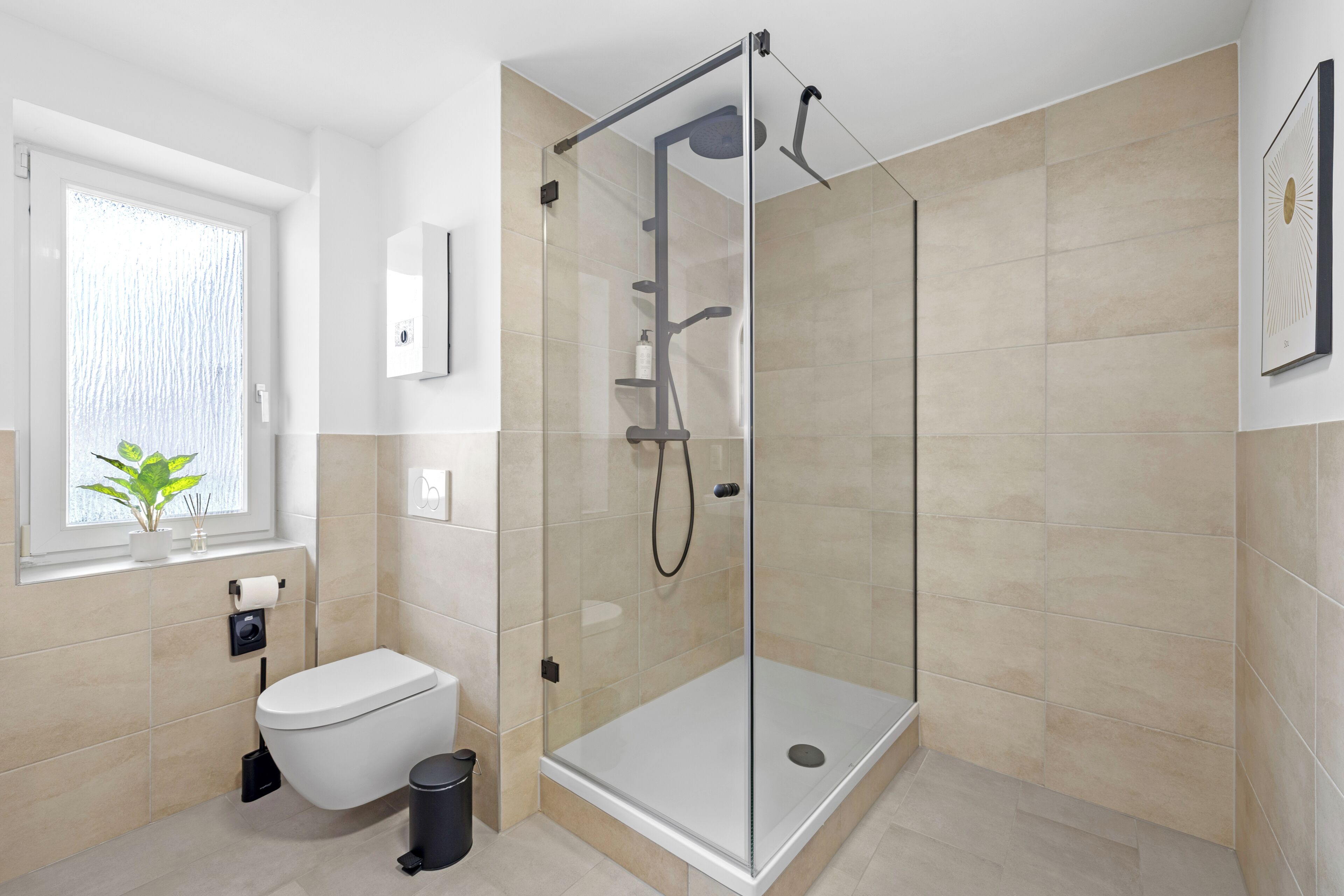 Deluxe Apartment, Courtyard View | Bathroom | Shower, hair dryer, towels, soap