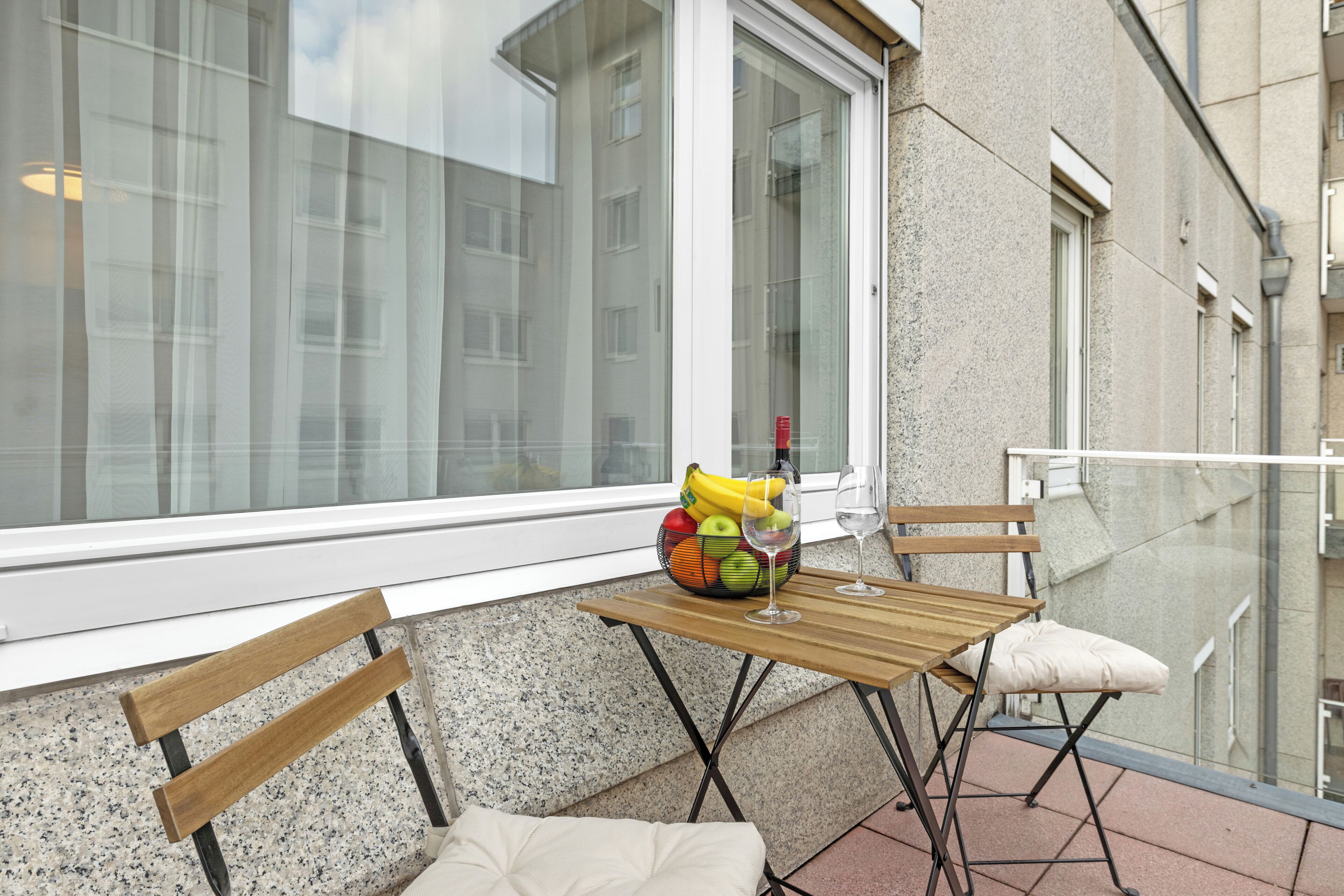 Familienapartment, Blick auf den Innenhof | Speisen im Freien