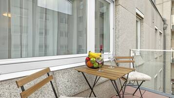 Familienapartment, Blick auf den Innenhof | Speisen im Freien