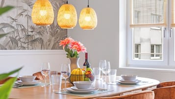 LÀgenhet Deluxe - utsikt mot innergÄrden | Restauranger