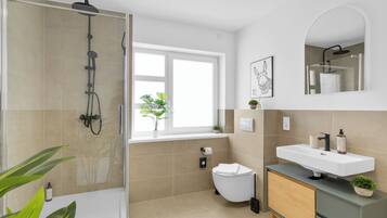 Dusche, Haartrockner, Handtücher, Seife