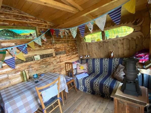 Interior - La contea dell' Upupa (Posola)