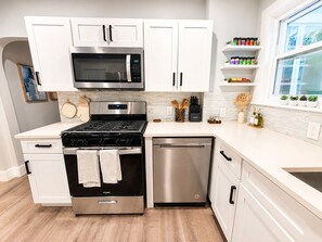 Private kitchen - Renovated 2BR+Office with Parking near Boston (Medford)