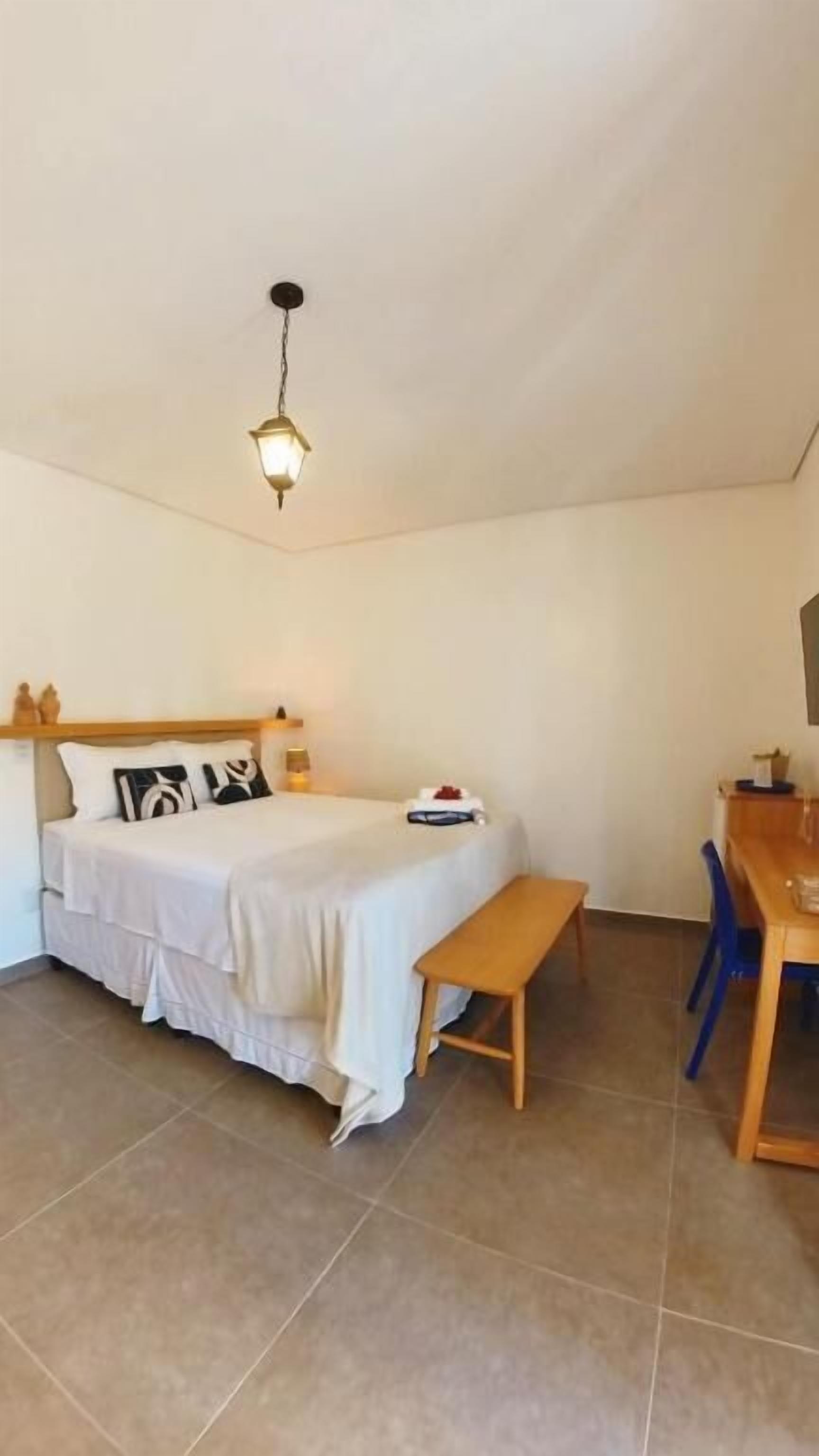 Caja de seguridad en la habitación y escritorio 