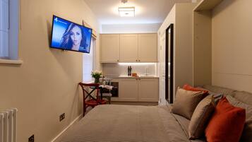 1 bedroom, iron/ironing board, travel cot, free WiFi