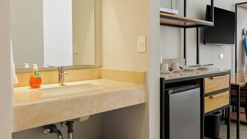 Deluxe Apartment, Balcony, Courtyard View | Interior