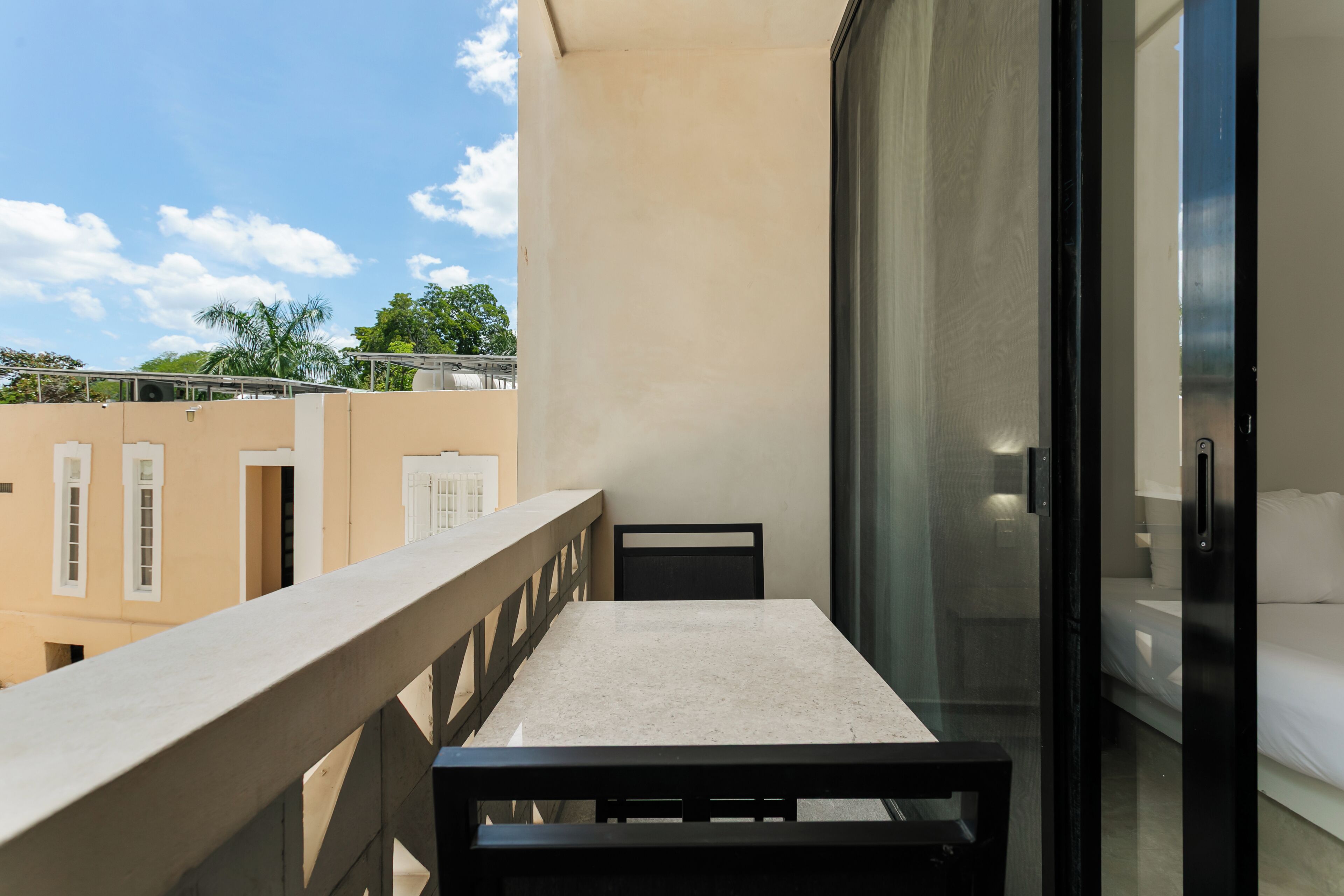 Departamento Deluxe, balcón, vista al patio | Áreas de la propiedad