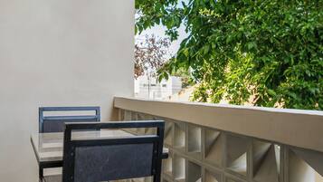 Familienapartment, Balkon | Speisen im Freien