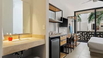 Desk, laptop workspace, iron/ironing board, free WiFi