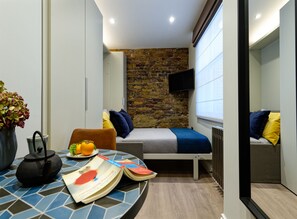 Bedroom - Cozy by DMONTRIO at Baker Street (London)