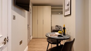 Dining - Cozy by DMONTRIO at Baker Street (London)