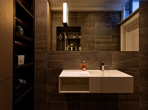 Bathroom - Superior Studio by Dmontrio (London)