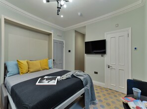 Room - Superior Studio by Dmontrio (London)