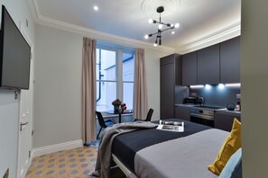 Bedroom - Superior Studio by Dmontrio (London)