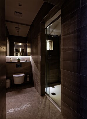 Bathroom - Superior Studio by Dmontrio (London)