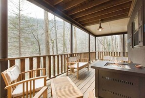 Property grounds - Updated Chimney Rock cabin - Views & River Sounds (Chimney Rock)